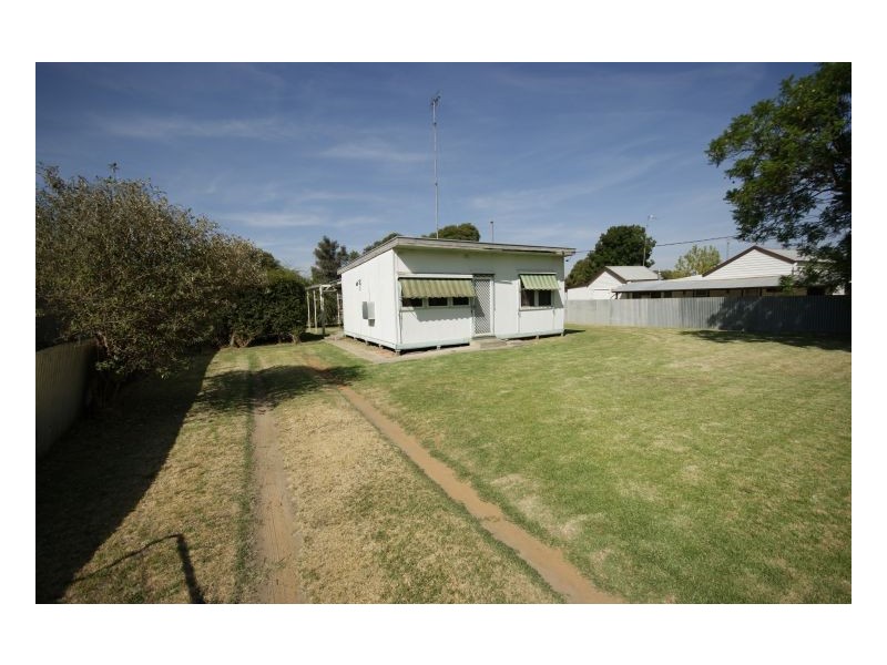 257 River Street, Deniliquin NSW 2710