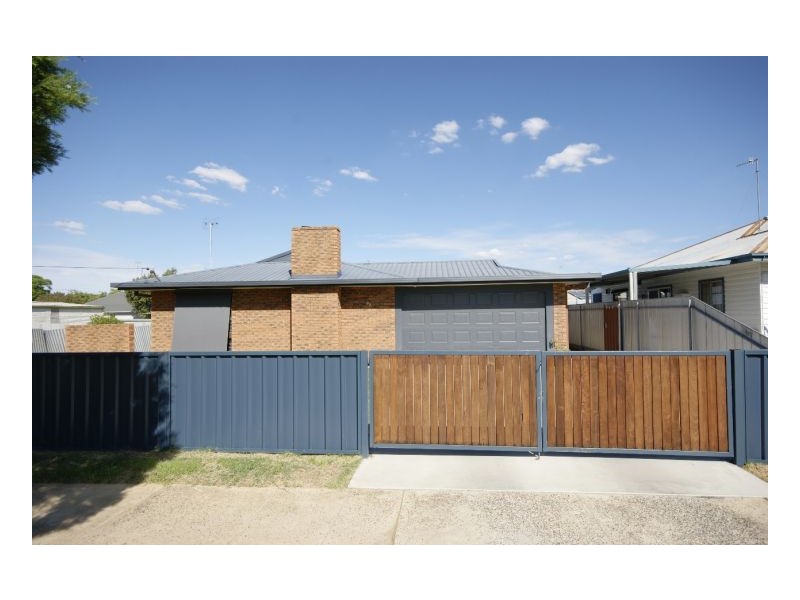 92 Macauley St, Deniliquin NSW 2710