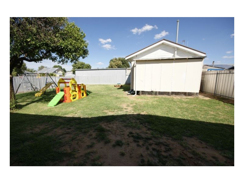 92 Macauley St, Deniliquin NSW 2710