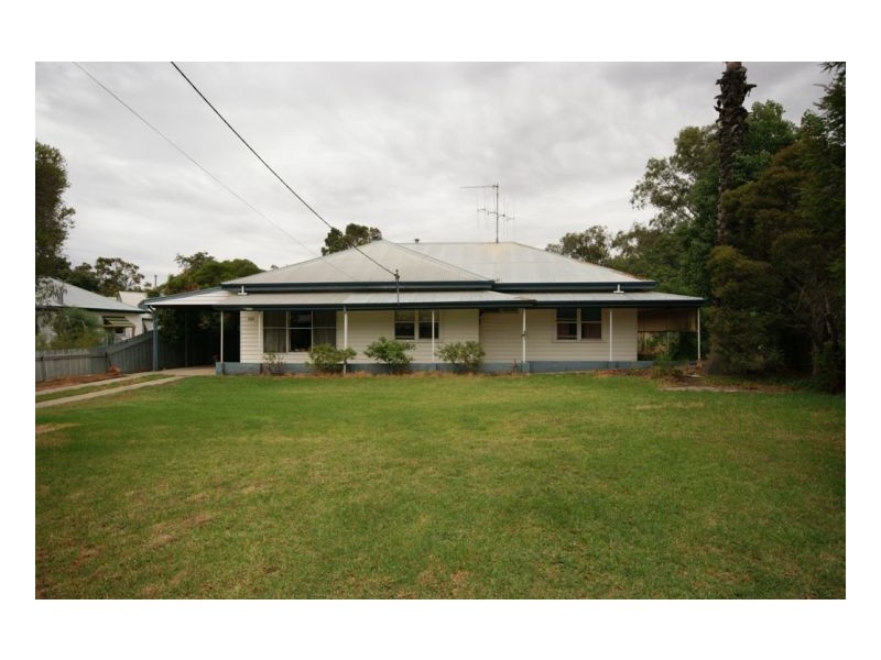 280 Victoria St, Deniliquin NSW 2710