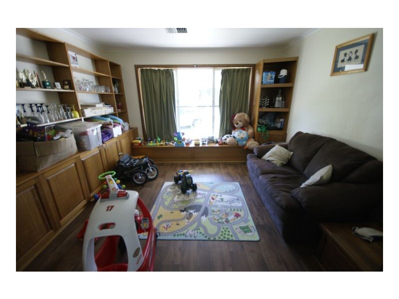 280 Victoria St, Deniliquin NSW 2710