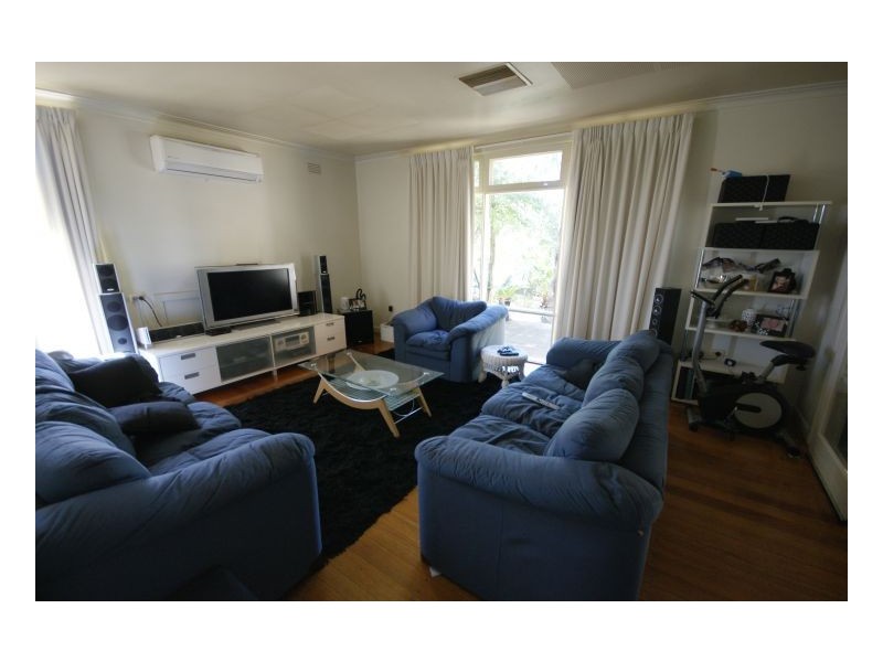 97 Charley Street, Deniliquin NSW 2710