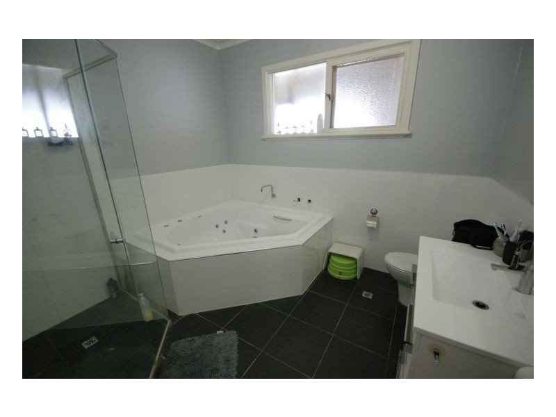 97 Charley Street, Deniliquin NSW 2710