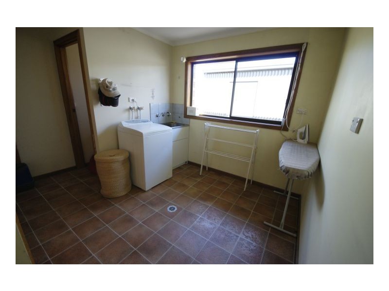 6 Taabinga Crt, Deniliquin NSW 2710