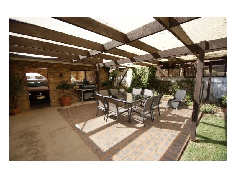 6 Taabinga Crt, Deniliquin NSW 2710