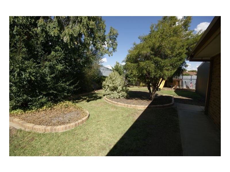 6 Taabinga Crt, Deniliquin NSW 2710