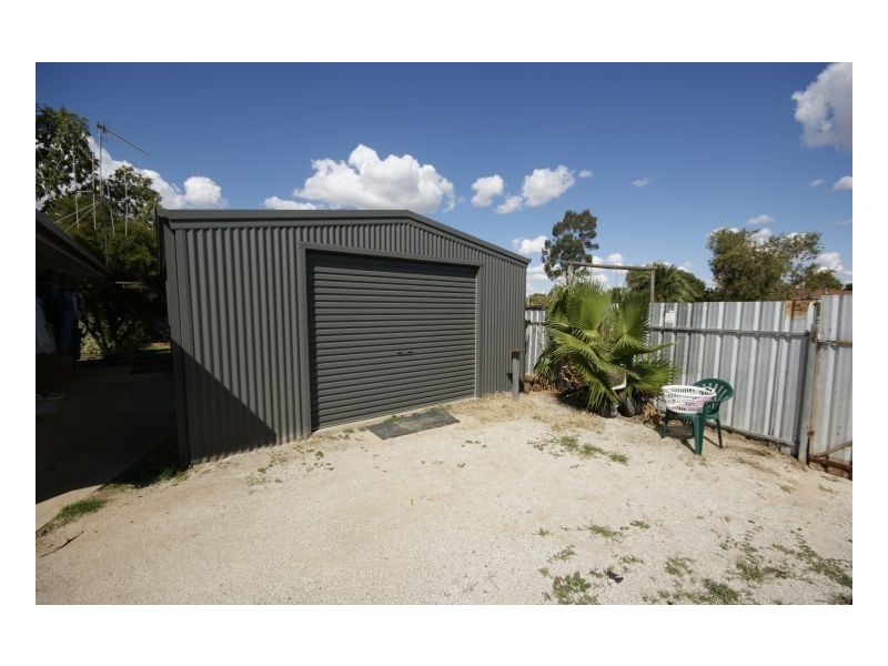 6 Taabinga Crt, Deniliquin NSW 2710