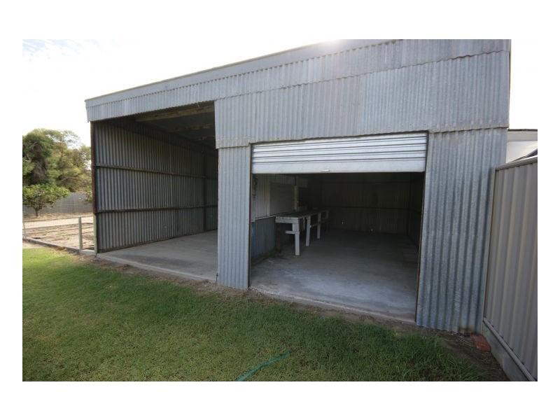 247 River Street, Deniliquin NSW 2710