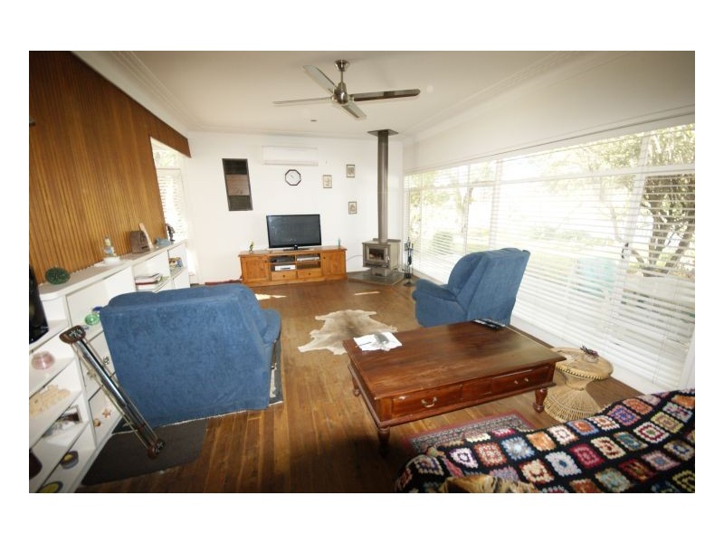 342 Albert St ( Hay Rd ), Deniliquin NSW 2710