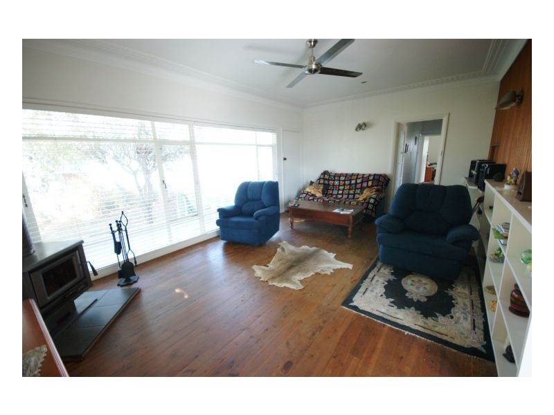 342 Albert St ( Hay Rd ), Deniliquin NSW 2710