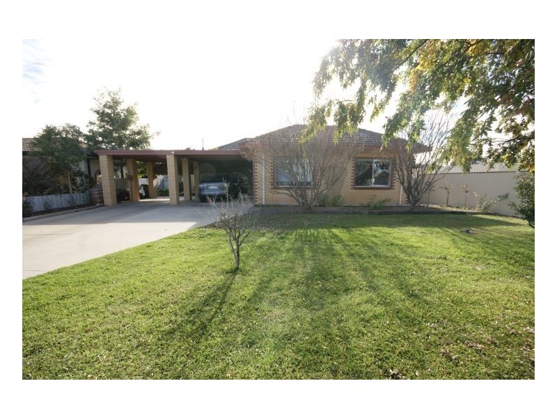 113 Hughes St, Deniliquin NSW 2710