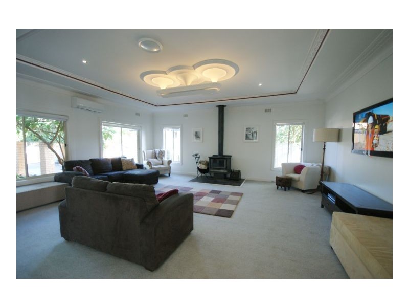 113 Hughes St, Deniliquin NSW 2710