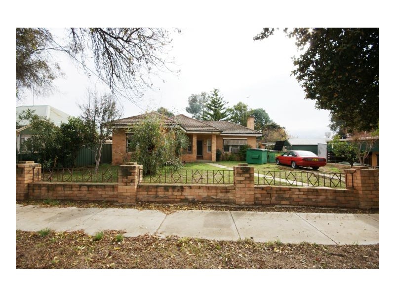 93 Hunter St, Deniliquin NSW 2710