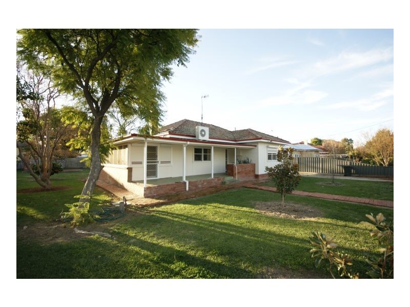 81 Wellington Street, Deniliquin NSW 2710