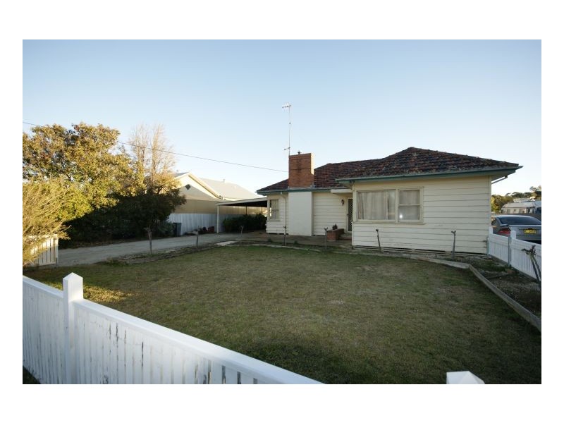 494 Poictiers Street, Deniliquin NSW 2710
