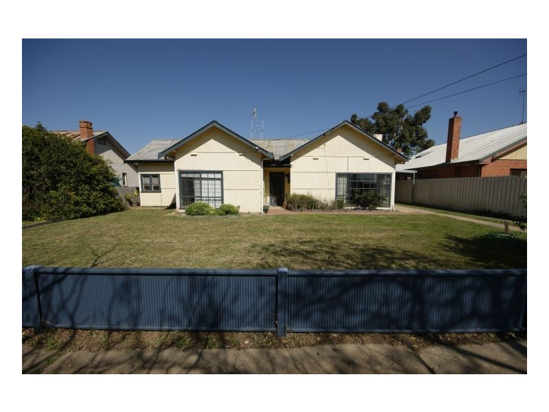 318 Wood St, Deniliquin NSW 2710