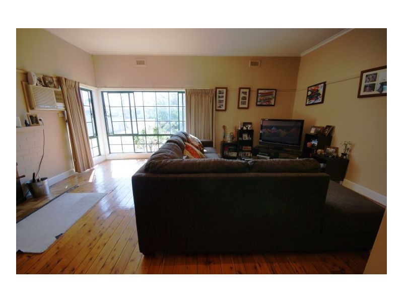 318 Wood St, Deniliquin NSW 2710