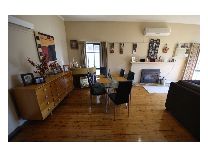 318 Wood St, Deniliquin NSW 2710