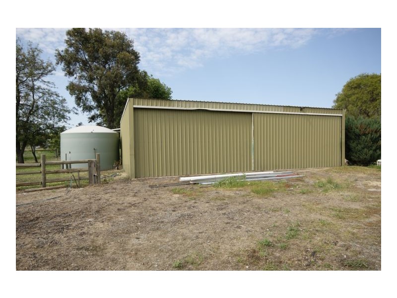 17 Lawson Syphon Rd, Deniliquin NSW 2710