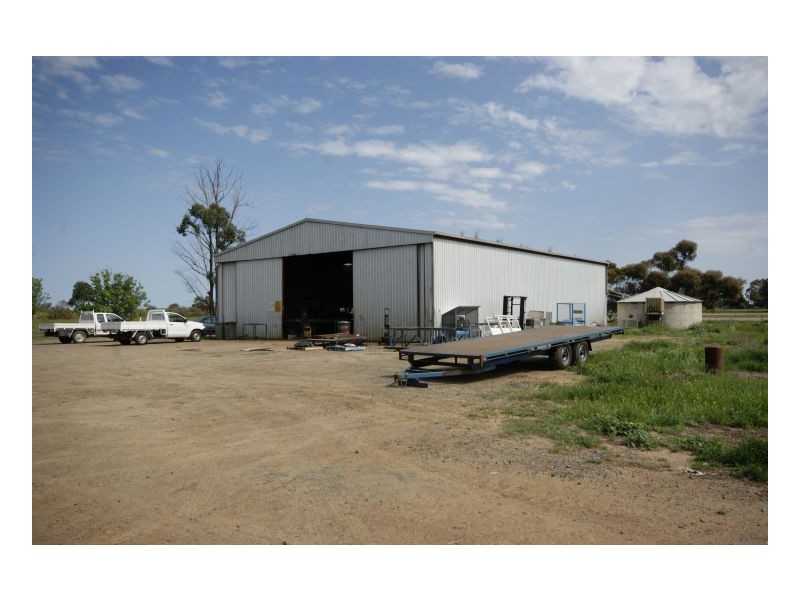 17 Lawson Syphon Rd, Deniliquin NSW 2710