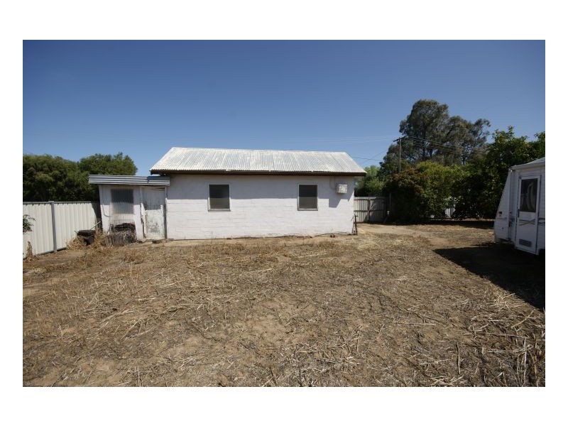 94 Russell St, Deniliquin NSW 2710