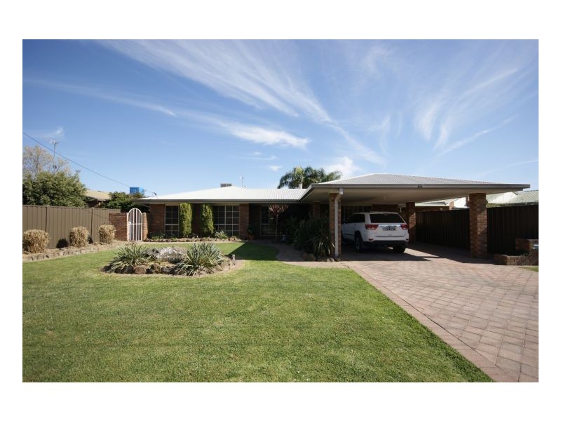 61, Burton Street, Deniliquin NSW 2710