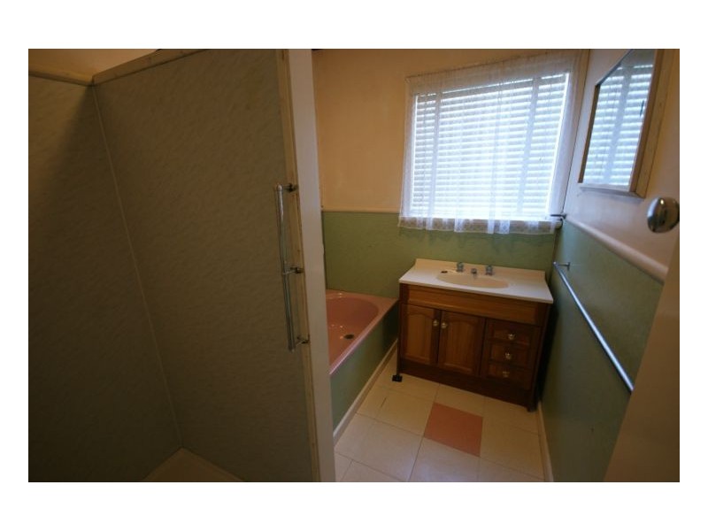 236 Burchfield Avenue, Deniliquin NSW 2710