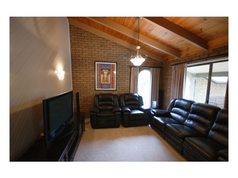 307 Jameson St, Deniliquin NSW 2710