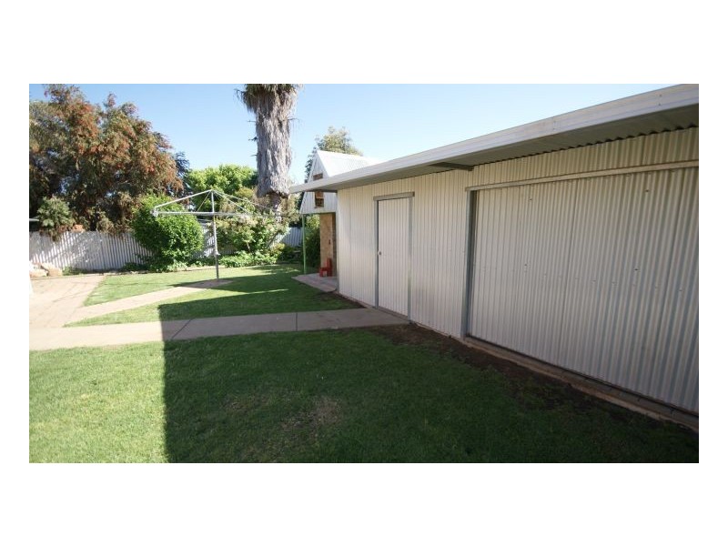 307 Jameson St, Deniliquin NSW 2710
