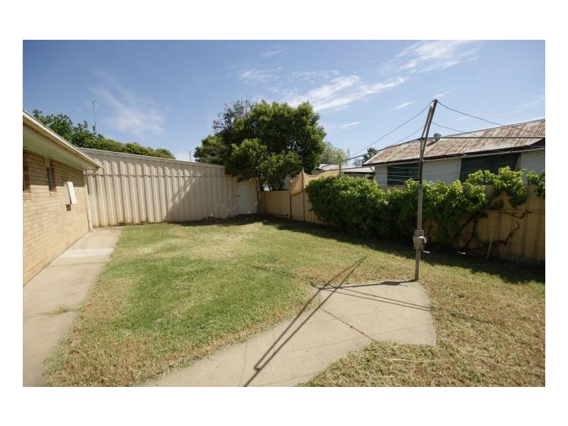 1/335 Wood St, Deniliquin NSW 2710