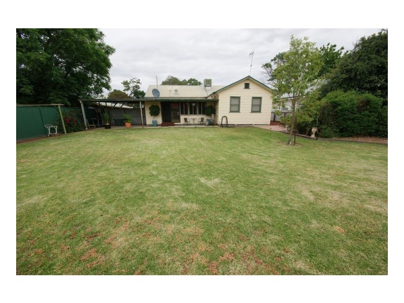 403 Campbell Cres, Deniliquin NSW 2710