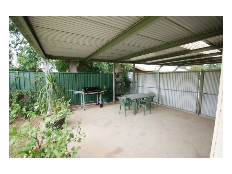403 Campbell Cres, Deniliquin NSW 2710