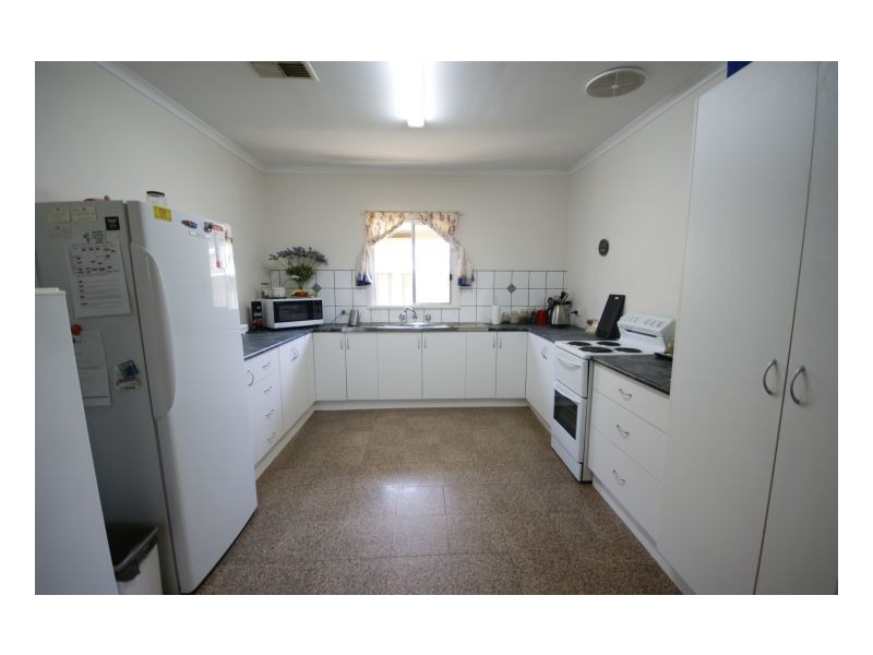 225 Henry St, Deniliquin NSW 2710