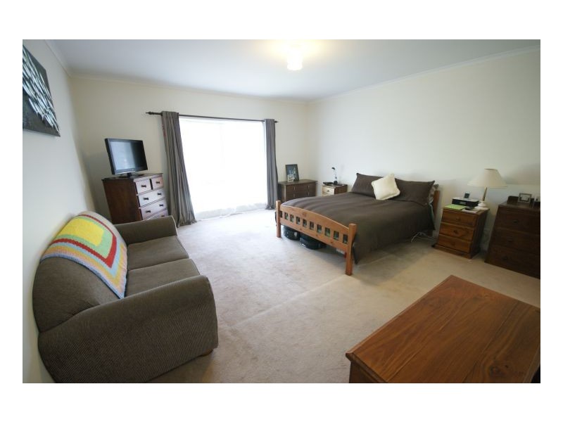 225 Henry St, Deniliquin NSW 2710