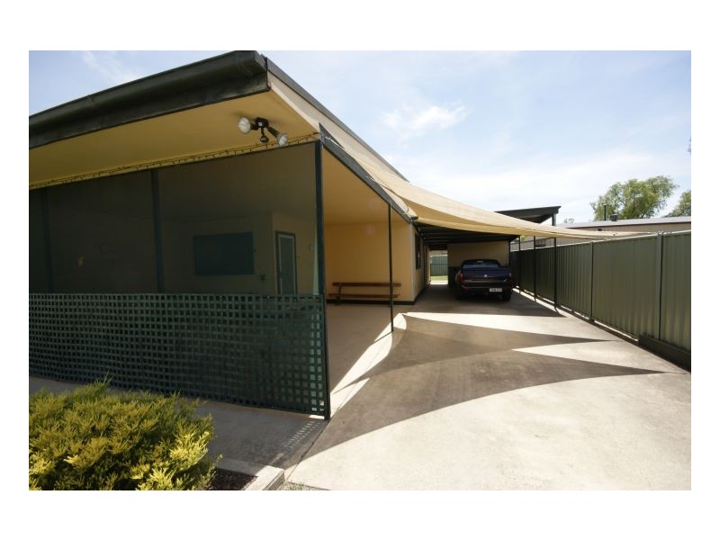 225 Henry St, Deniliquin NSW 2710