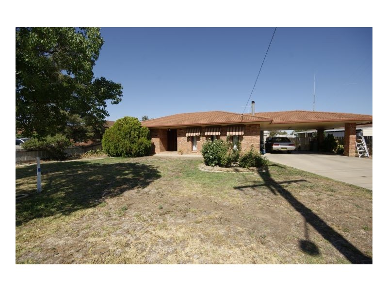 157 Faulkner St, Deniliquin NSW 2710