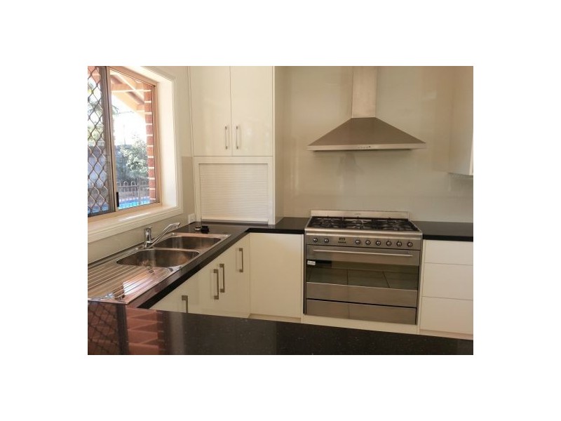 82 Lindfield Circuit, Robertson QLD 4109