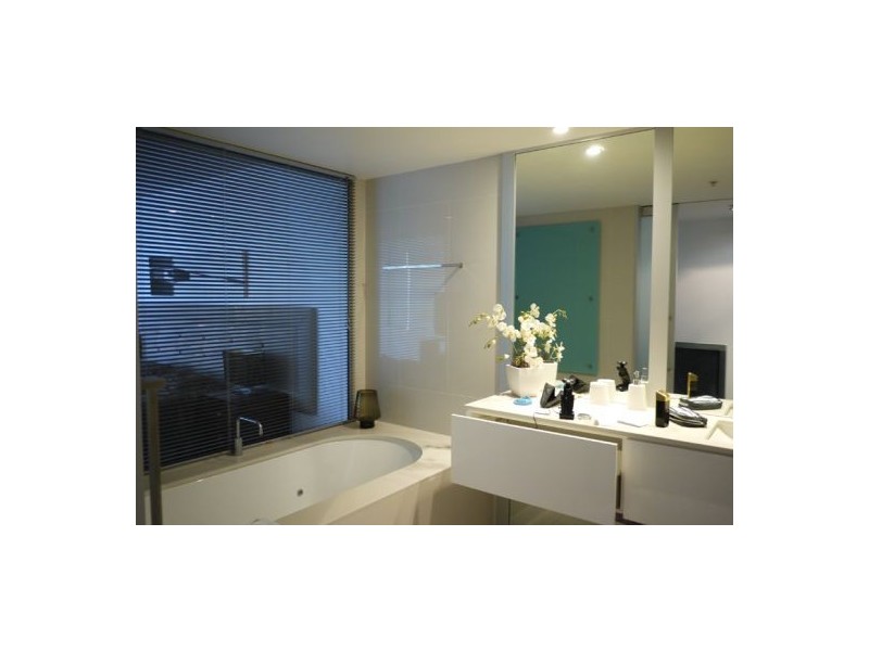 9 Hamilton Ave, Surfers Paradise QLD 4217