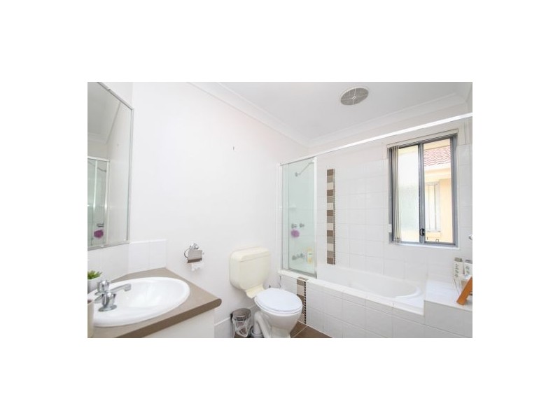 34 University Drive, Meadowbrook QLD 4131