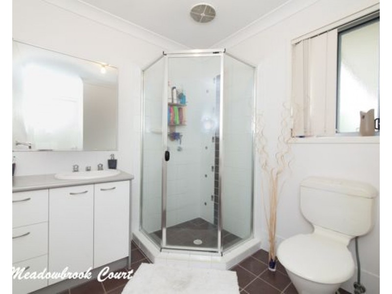 34-42 University Drive, Meadowbrook QLD 4131