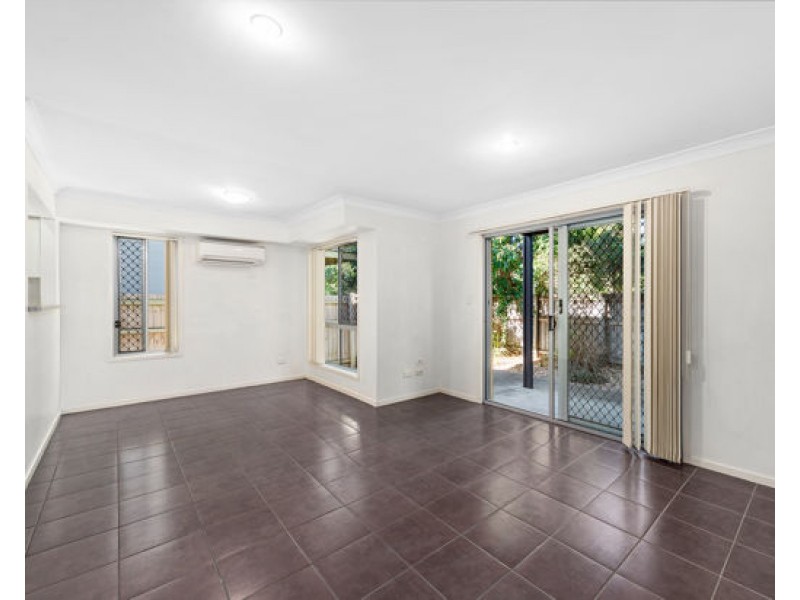 34-42 University Drive, Meadowbrook QLD 4131