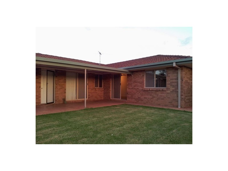 11 Scarlet Oak Place, Calamvale QLD 4116
