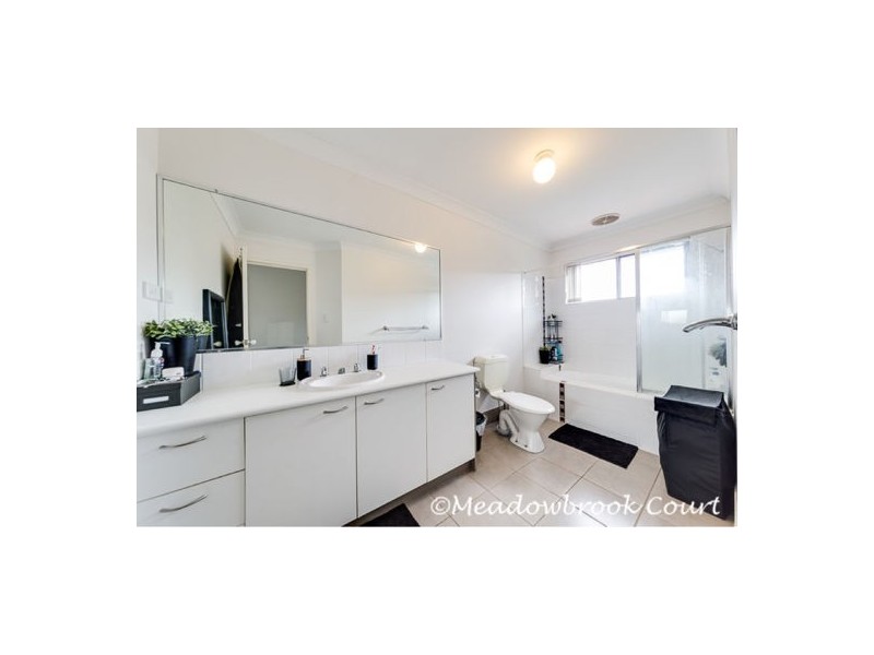 34 University Drive, Meadowbrook QLD 4131