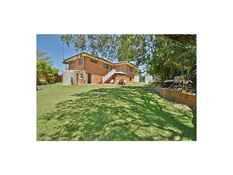 17 Hilary street, Wishart QLD 4122