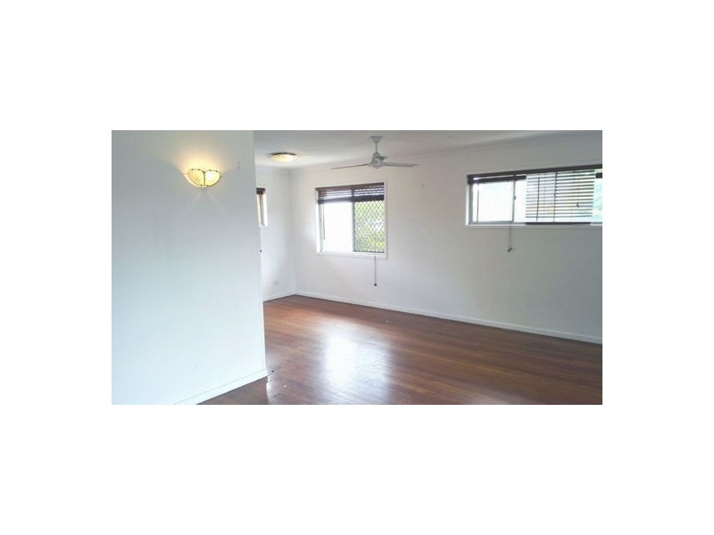 17 Hilary street, Wishart QLD 4122