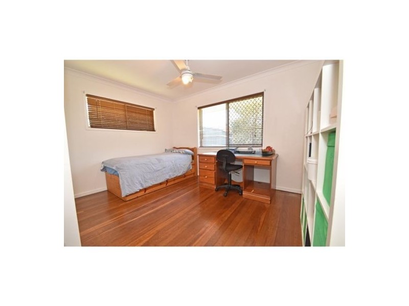 17 Hilary street, Wishart QLD 4122