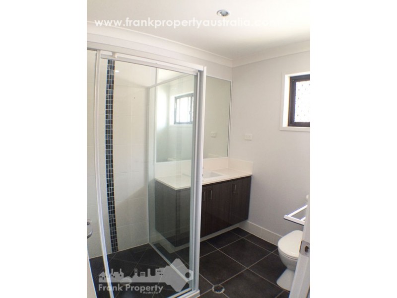 8 Troy Knight Drive, Pimpama QLD 4209