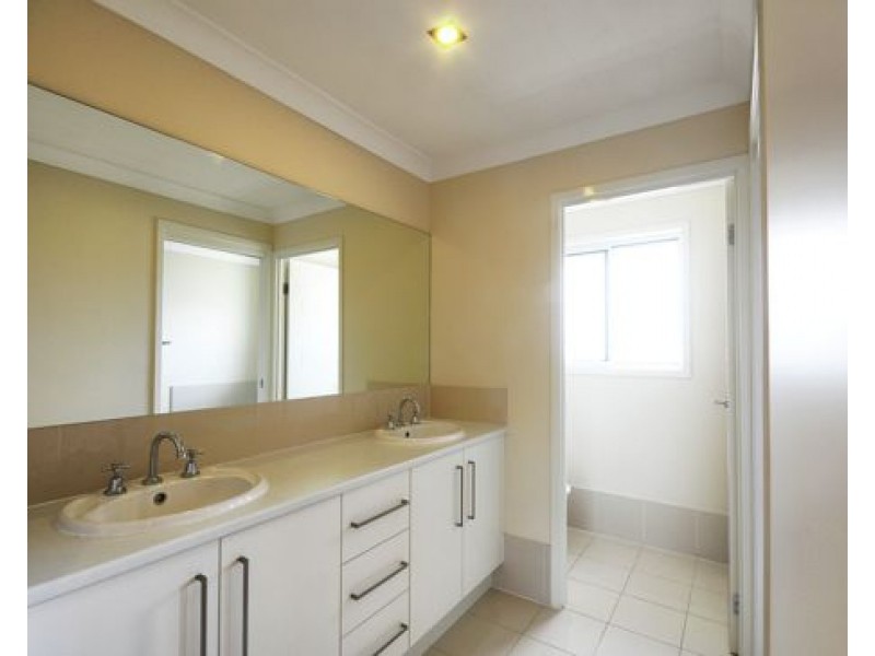 1 Elmwood Circuit, Springfield Lakes QLD 4300