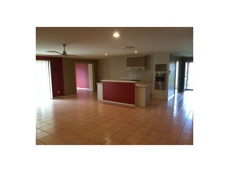 8 Lochano Close, Parkinson QLD 4115