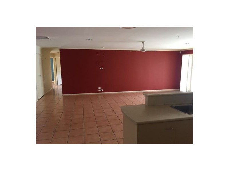 8 Lochano Close, Parkinson QLD 4115